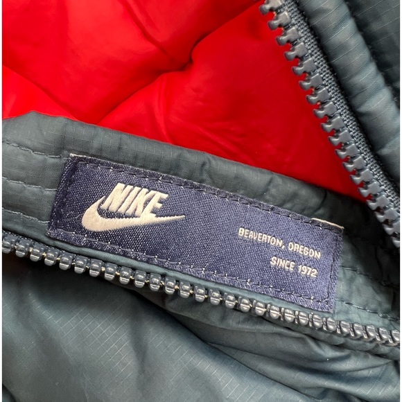 Nike down fill jacket- did not fit me when it arrive- still has tags on it - Picture 7 of 13